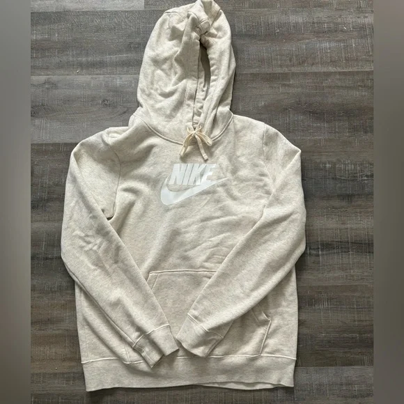 SALE🎉. Nike Hoodie - Picture 2 of 9